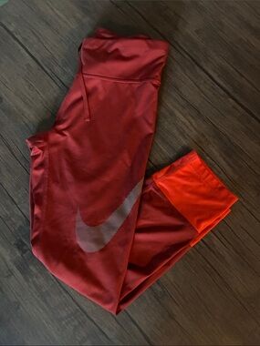 Nike Dri-Fit Capri Length Performance Work Out Fitness Pants